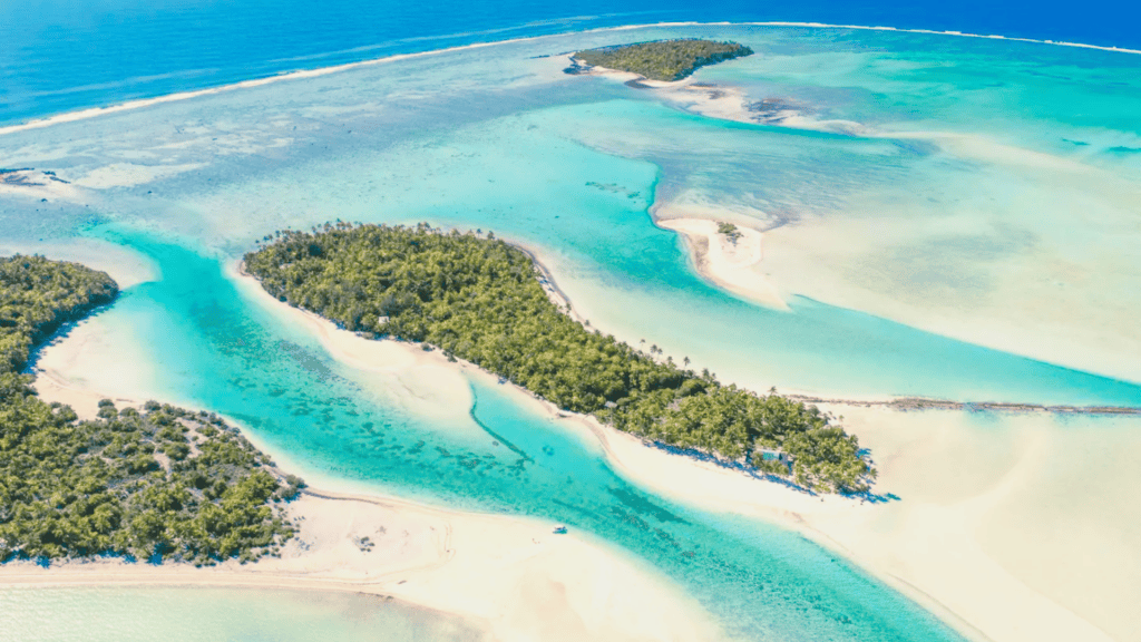Aerial view of a turquoise lagoon in the Cook Islands