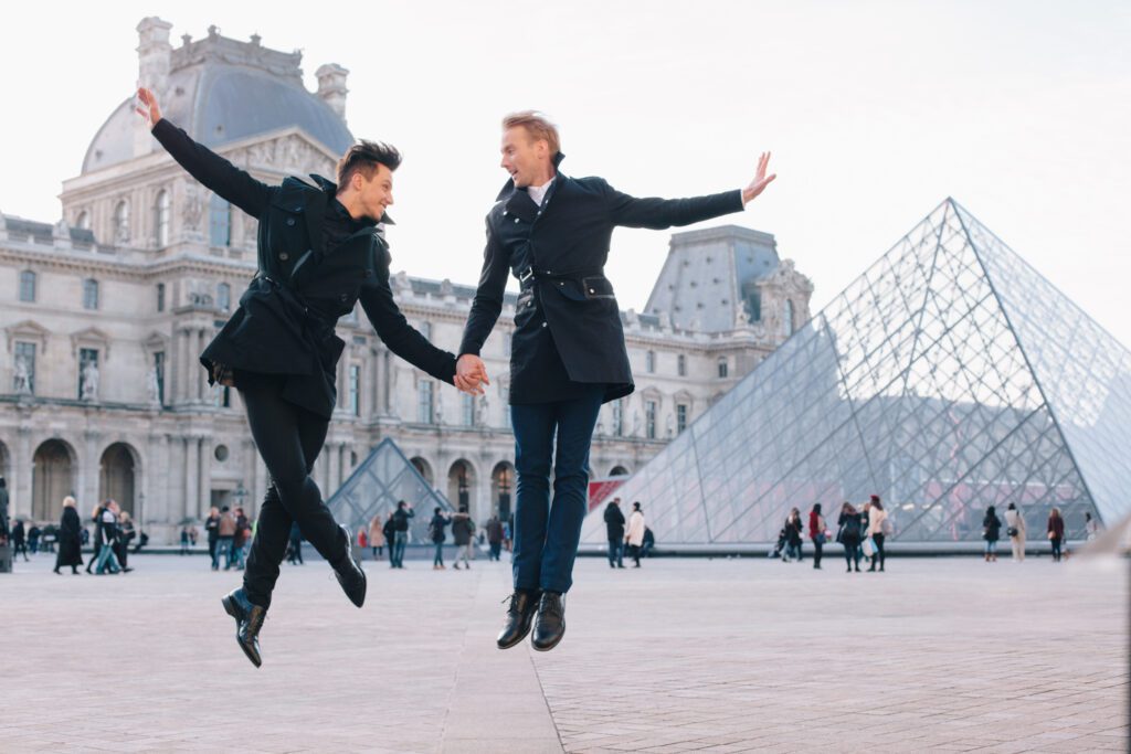 Jumping along the Louvre 