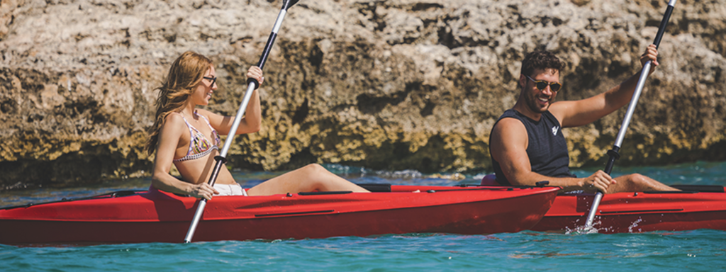 Couple kayaking in Aruba