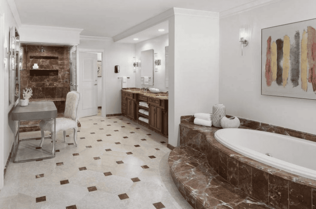 Bathroom room example at Atlantis